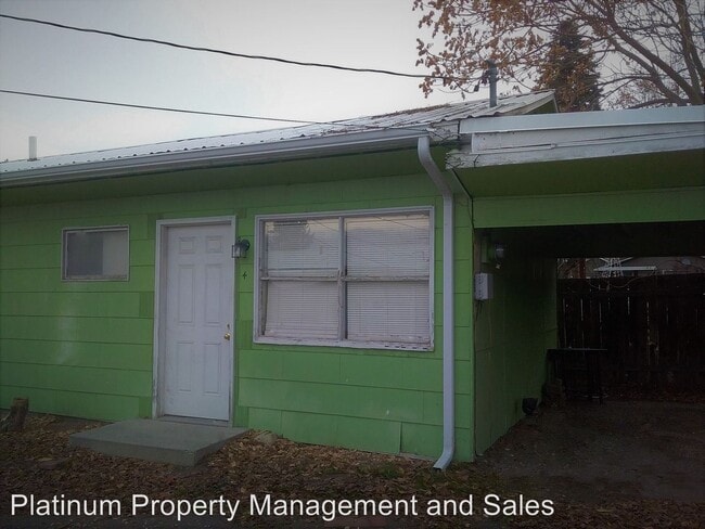 Building Photo - 1350 N Devon Ave