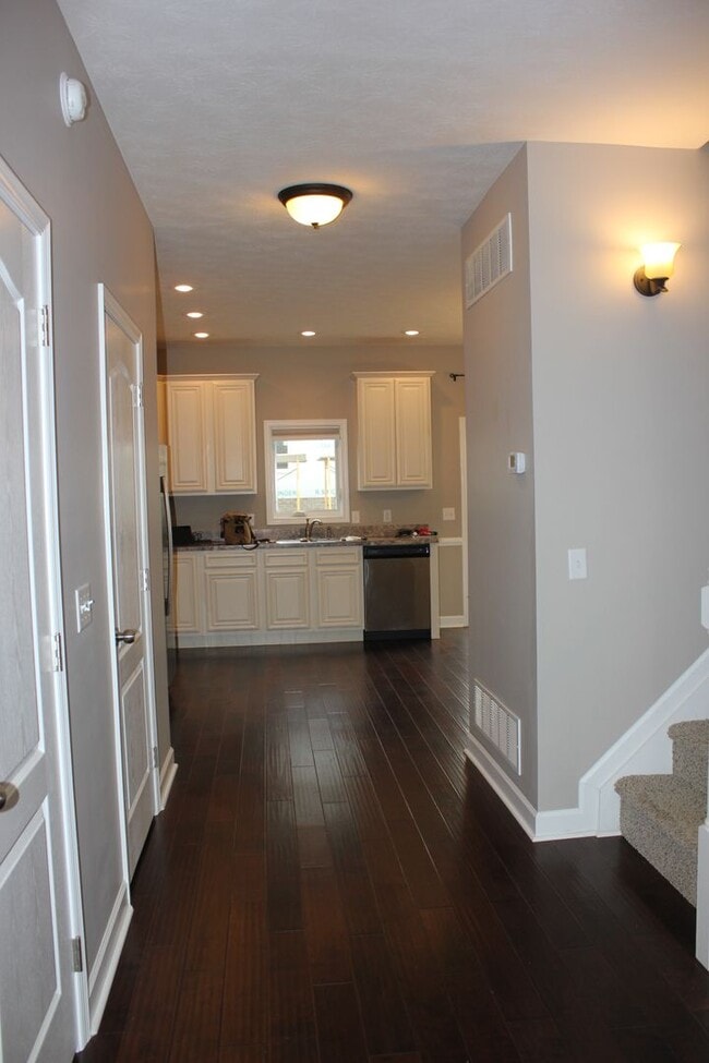 Building Photo - Cedar Point Townhouse for Rent!