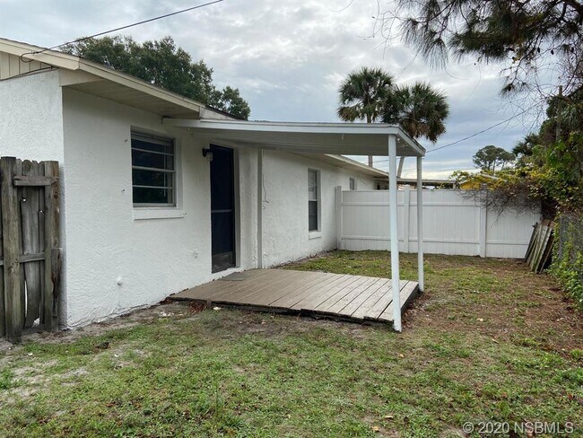 Building Photo - 2316 Fern Palm Dr