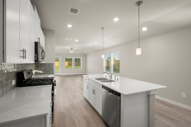 Foto del edificio - 16529 Breezy Knl Ct
