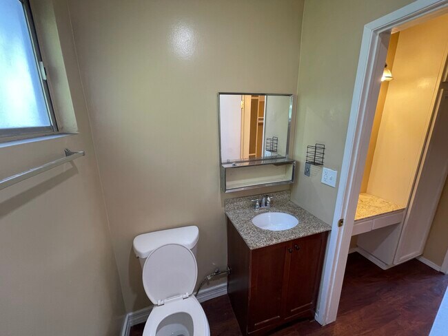 Foto del edificio - 1941 Wilcox Ave