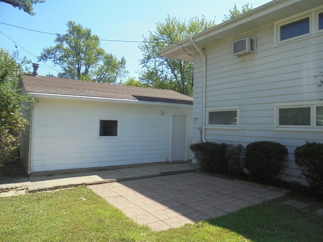 Building Photo - 1434 Walnut Dr