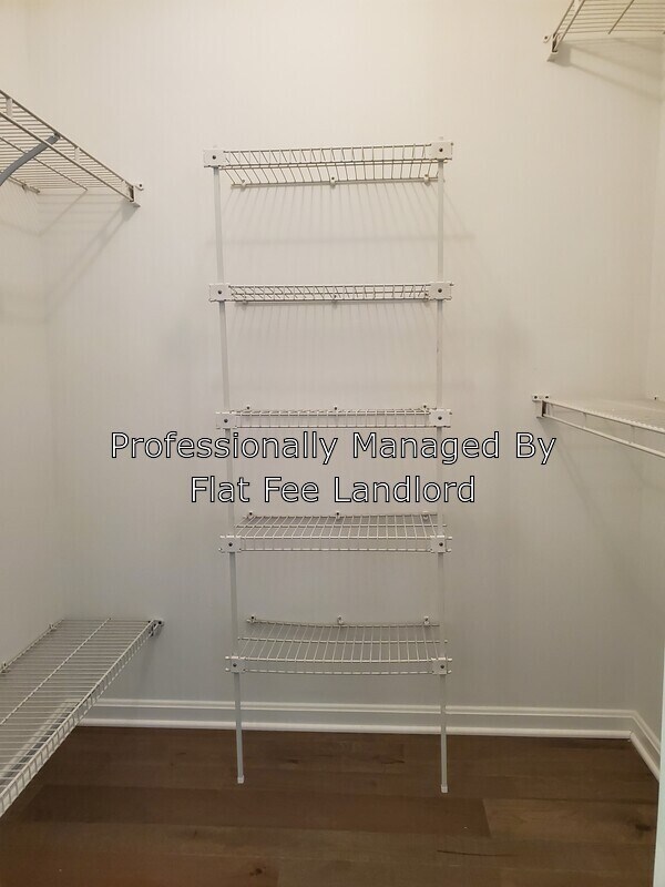 Foto del edificio - 9601 Lake Point Ct