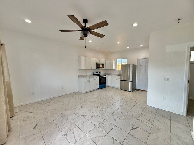 Foto del edificio - Newly Upgraded - 2 Bedroom / 1 Bathroom House In Waiehu For Rent! Pet friendly!