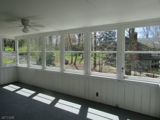 Building Photo - 31 Lilline Ln