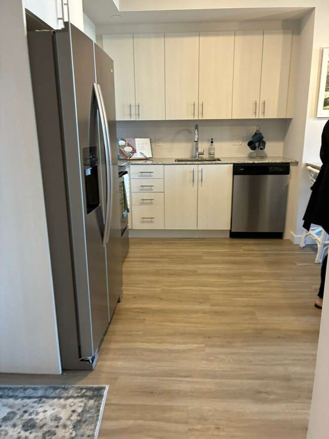 Foto del edificio - 1465 W 31st St