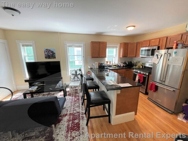 Building Photo - 42-44 Gorham St Unit #2