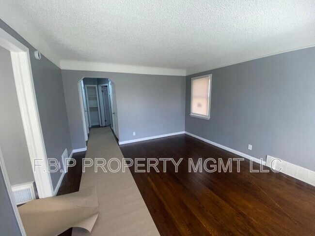 Foto del edificio - 12907 Mansfield St