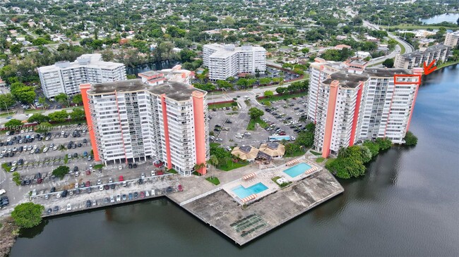 Foto del edificio - 1351 NE Miami Gardens Dr