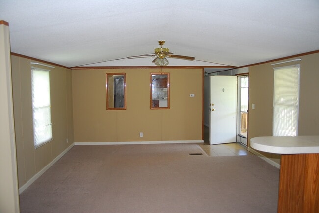 Foto del edificio - 14054 Mays Rd