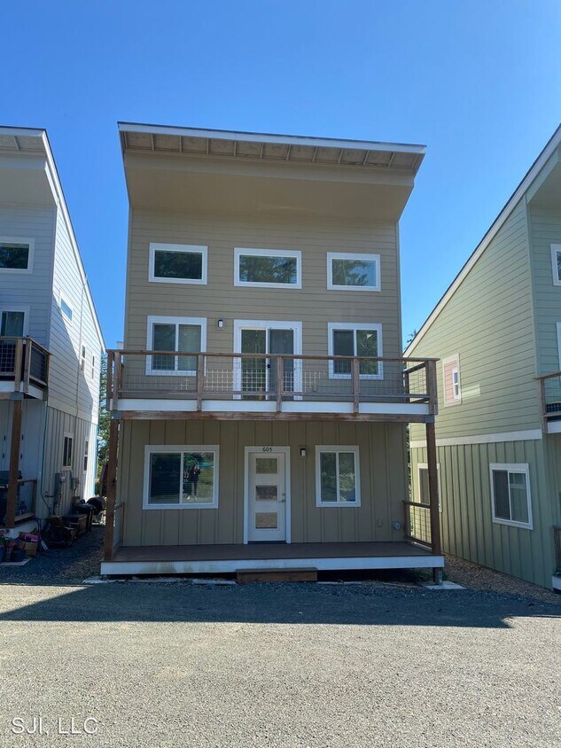 Foto principal - 3 br, 2 bath House - 605 Finnegan Way
