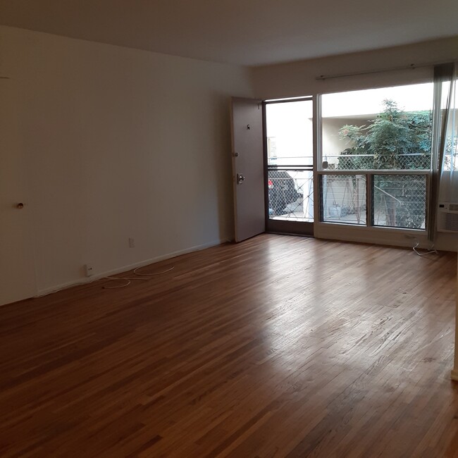 Living Room - 557 N Flores St