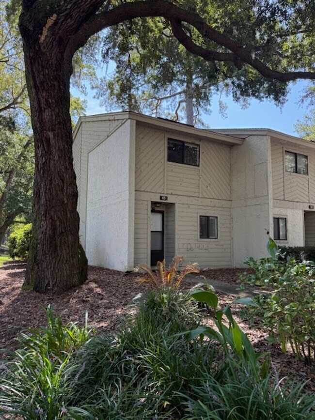 Building Photo - 96 Mathews Dr
