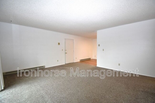 Building Photo - 809 W Villard St