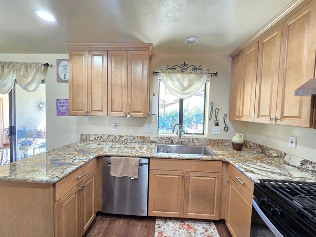 Building Photo - House for rent  | 3 Bedrooms | 2 Bathrooms...