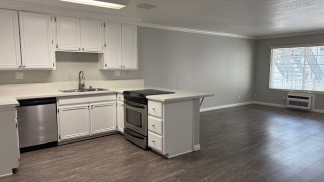 Interior Photo - Twin Pines Apartments