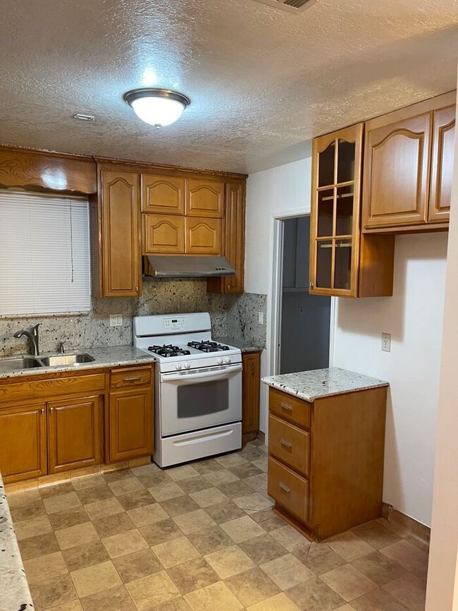 Foto del edificio - Spacious Single Story 3 Bedroom Tracy Home !