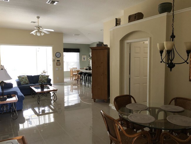 Building Photo - 8132 Sun Palm Dr