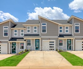 Building Photo - 1290 Westgate Vlg Dr