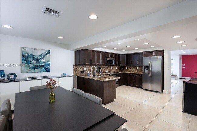 Foto del edificio - 2601 NE 34th St