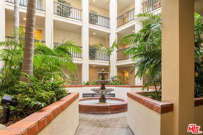 Foto del edificio - 2122 Century Park Ln