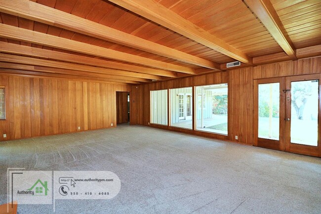 Building Photo - 3180 Wilshire Dr