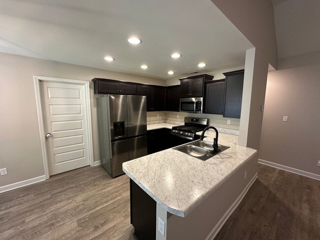 Building Photo - Available NOW in Southaven! Like New 3 BR/...