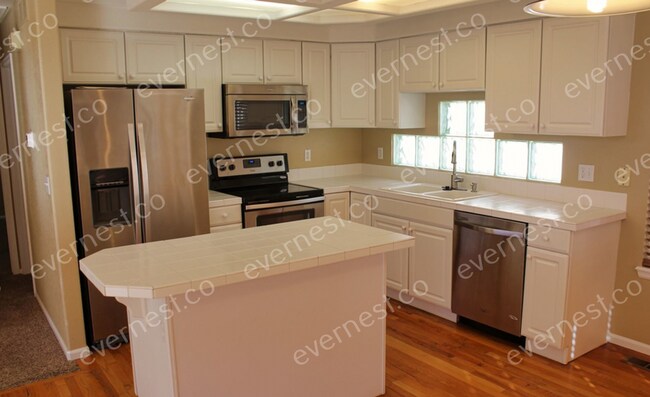 Foto del edificio - 1500 Laurenwood Way