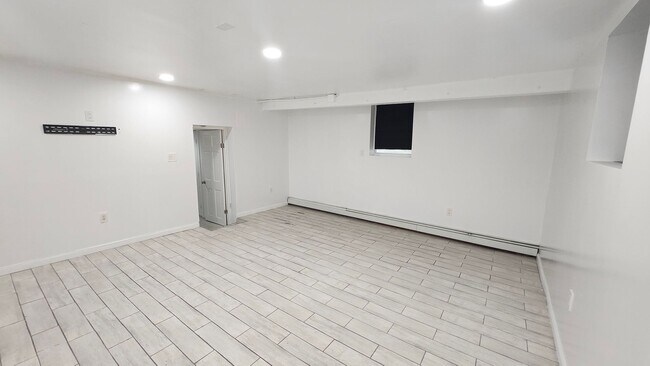 Foto del edificio - 114-116 Loomis Avenue