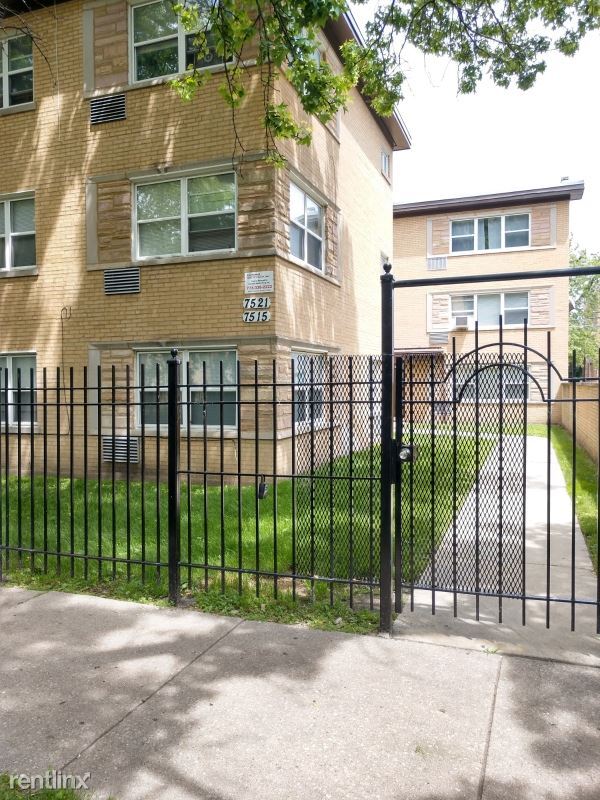 Primary Photo - 7515 N Seeley Ave