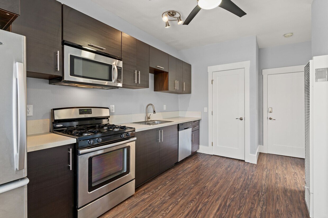 Foto principal - 138 Elm Ave