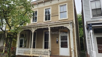 Building Photo - 411 S Laurel St