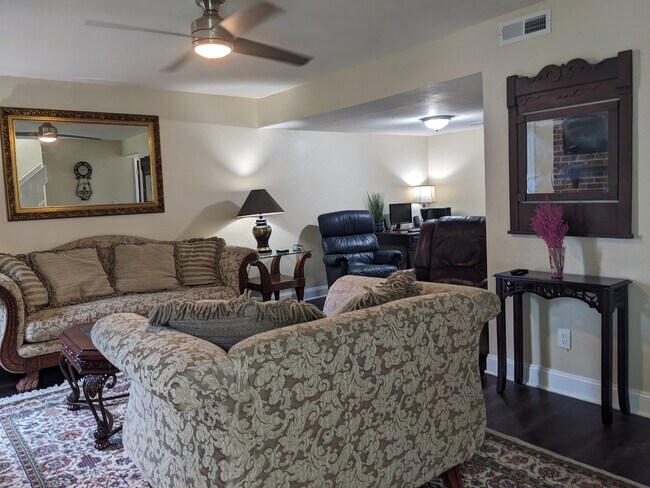 Foto del edificio - 9003 Mahogany Row SE