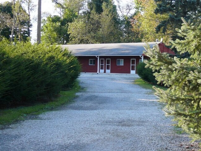 Building Photo - 4826 W Old Lincoln Way