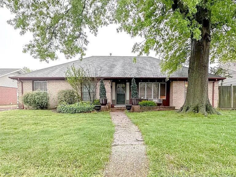 Foto principal - 8250 E 33rd St