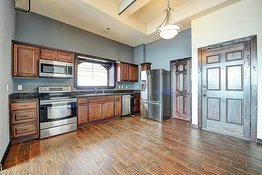 Primary Photo - 110 Bagby St
