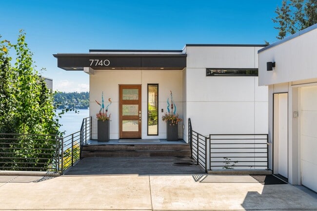 Building Photo - 7740 Seward Park Ave S