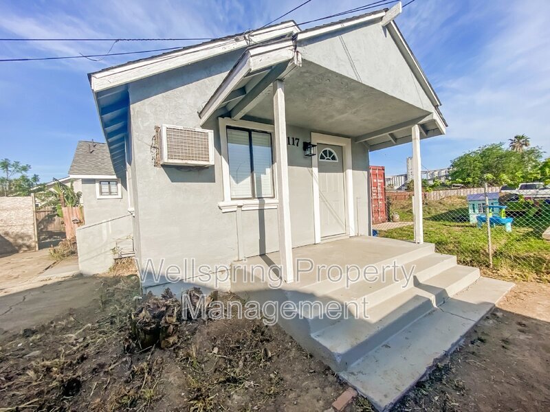 Primary Photo - 117 S Fresno Ave