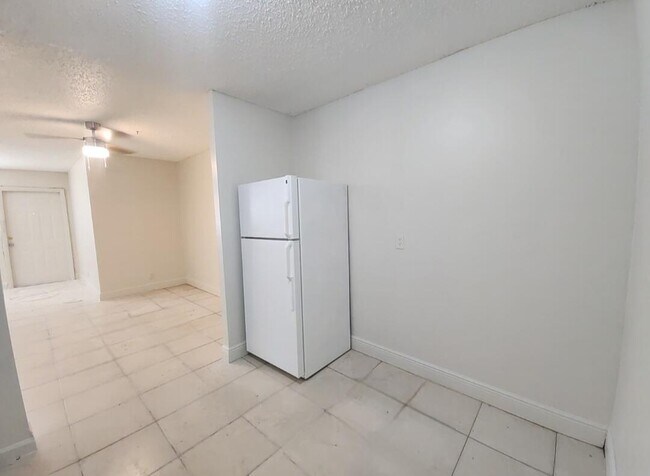 Foto del edificio - 850 E Commercial Blvd