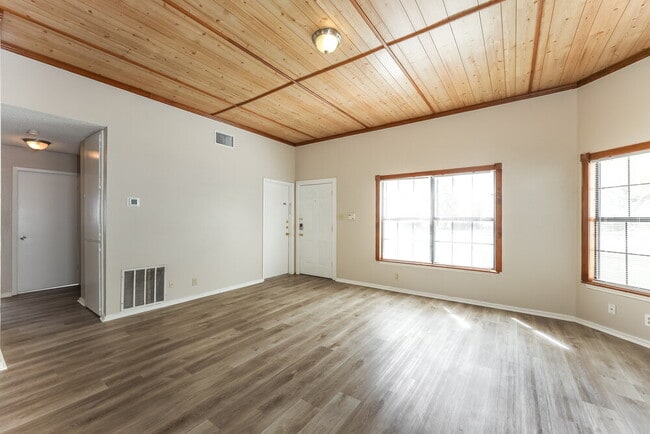 Foto del edificio - 8743 Ridge Moon Dr