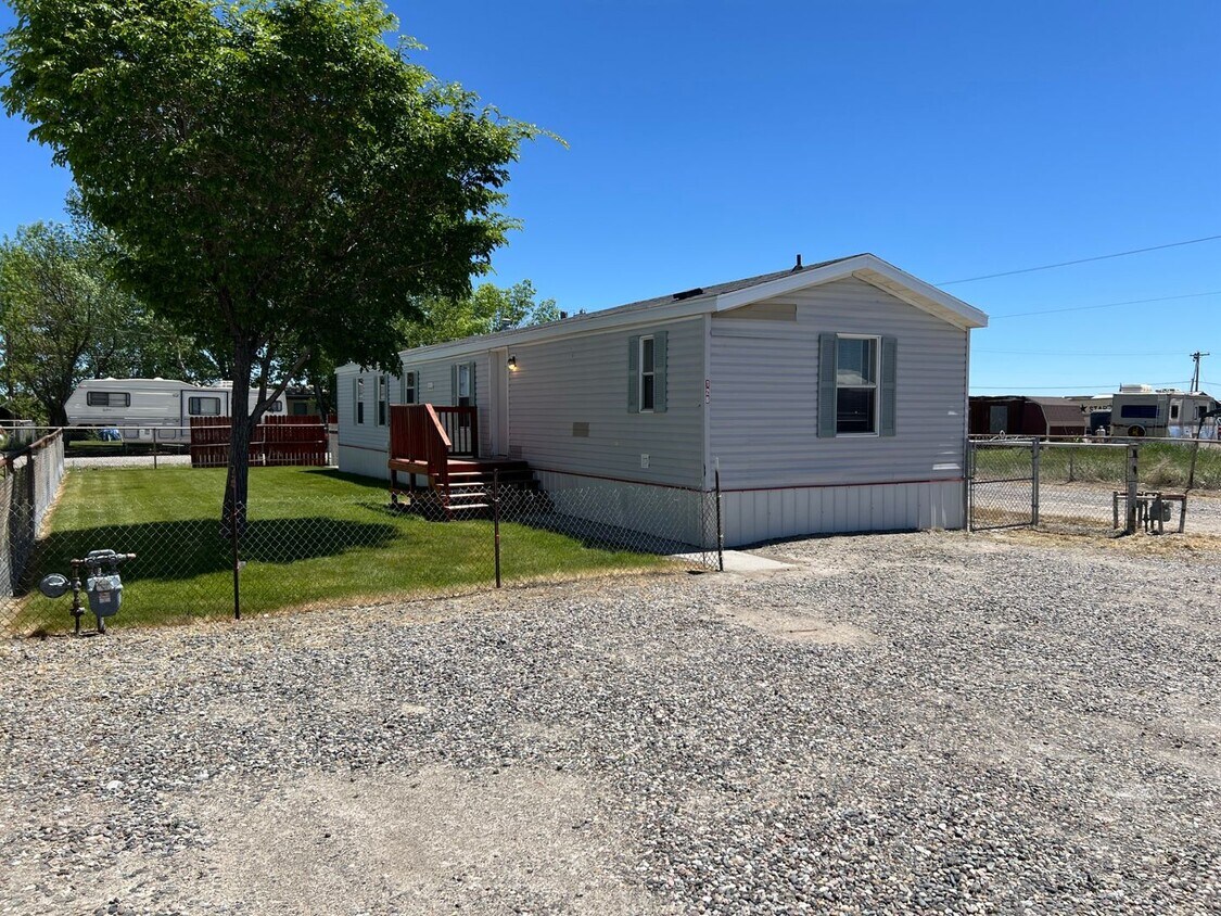 Primary Photo - 3 Bed 2 Bath Updated Mobile Home w/ Fenced...