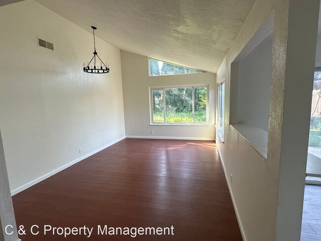 Foto del edificio - 3 br, 1 bath House - 2961 Tobin Drive