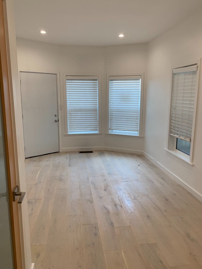 Entry Foyer - 42 Navy St