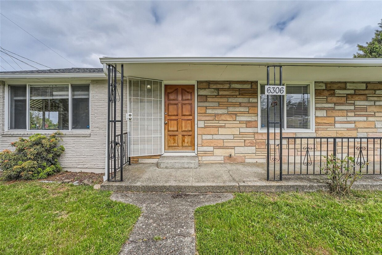 Charming and newly remodeled 4 bed x 2 bat... - Charming and newly remodeled 4 bed x 2 bat...