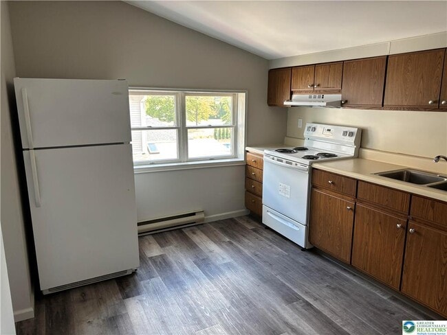 Building Photo - 3951 Mountain View Dr