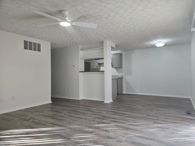 Building Photo - 2490 Burgandy Ln