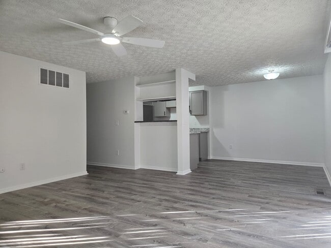 Building Photo - 2490 Burgandy Ln