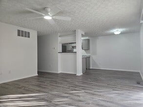 Building Photo - 2490 Burgandy Ln