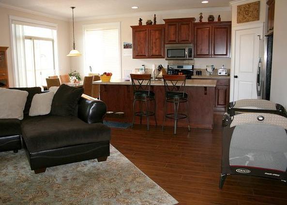 Foto del edificio - Spacious & Beautiful Home in Great Location, Near Van Mall!