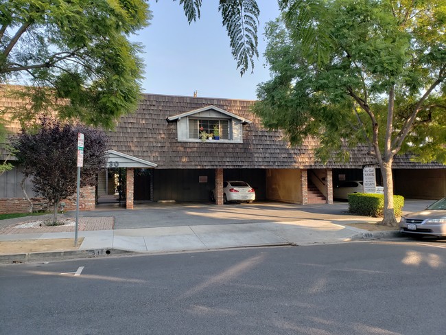 Building Photo - 530 W Knoll N Dr